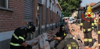 Crolla un tetto, muore una madre con due figli piccoli