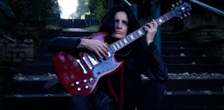 “Com’è bello il mio amore”, il singolo in due versioni di Pia Tuccitto pia tuccitto