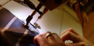 Handmade effect, il made Italy passa per l’artigianato produzione cravatte