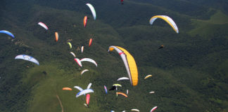 Volo libero in parapendio e deltaplano, gli appuntamenti di agosto 2020 volo gruppo