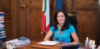 Azzolina: ‘Riaprire le scuole ma evitare che richiudano’