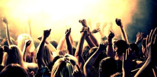 Riapertura locali da ballo, Silb-Fibe: “Capienza almeno fino al 50%” Movida ballo discoteca