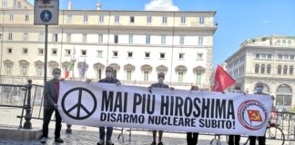 75° Hiroshima, striscioni di Rifondazione Comunista per chiedere a governo e parlamento firma trattato messa al bando delle armi nucleari