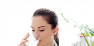 Stitichezza, idratazione tra i rimedi naturali per alleviare il problema idratazione