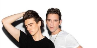 Mika e Michele Bravi omaggiano Mango cantando insieme “Bella d’Estate”