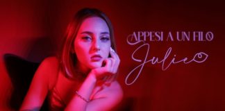 “Appesi a un filo”, la difficoltà di un rapporto nel nuovo brano di Julie julie appesi a un filo
