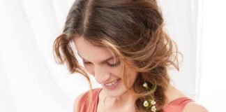Ciondolo chiama angeli: da Mamijux® i bijoux per le mamme in attesa chiama angeli indossato