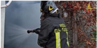 Messina, incendio in un casolare: in fase di accertamento le cause del rogo vigili del fuoco