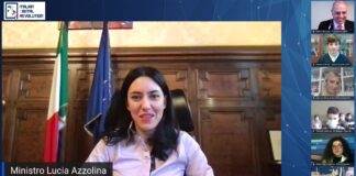 Azzolina: “Il futuro della scuola sarà digitale ma in classe”