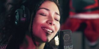 “Love’s in need of love today”, l’augurio di buon Natale di Tarsia tarsia