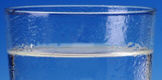 Disidratazione in inverno: rischi e consigli degli esperti acqua fredda