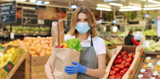 Tengono i negozi di vicinato e le attività che si sono organizzate con e-commerce e delivery