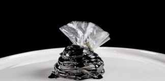 Pasta al nero di seppia in un Mare di plastica, la ricetta in tv credit lido vannucchi