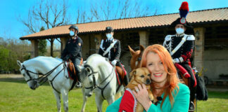 I cavalli dei Carabinieri e i galletti canterini tra i protagonisti in Tv dpda 2 maggio 2021