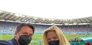 Conte si complimenta con la nazionale italiana: “Forza azzurri, avanti così!”