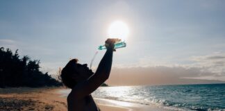 Allergie, come combatterle con un’efficace idratazione bere acqua