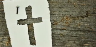 Napoli, restituiti due busti raffiguranti gli apostoli San Paolo e Pietro croce legno