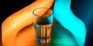 Cellulite, come combatterla e prevenirla grazie a una corretta idratazione bere acqua