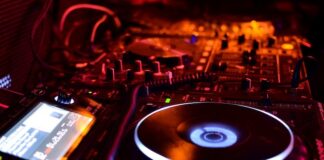 Riapertura discoteche, SILB-FIPE: “Fermare l’abusivismo” dj consolle