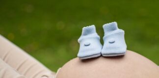 Acqua alleata fondamentale per le future mamme: ecco perchè gravidanza scarpette