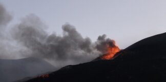 Incendi in Sicilia e nuova eruzione etnea, Musumeci chiede Unità di crisi incendio etna