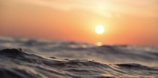 Siracusa, sbarco di 32 migranti: catturati gli scafisti onde mare