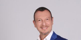 Amadeus, ospite di Rtl 102.5, parla del Festival di Sanremo e dei cantanti in gara amadeus blue