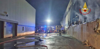 Vicenza, incendio di un capannone per la vendita di bici ed ebike capannone vicenza