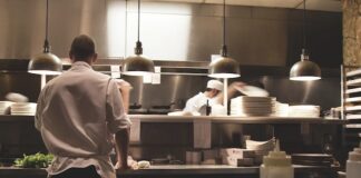 Green Pass, bar e ristoranti pronti: l’appello della Fipe-Confocommercio cucina ristorante
