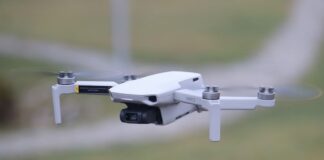 Fa volare un drone su Piazza di Spagna, turista denunciato drone