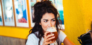 Giro del mondo al profumo di luppolo, le nuove tendenze dell’estate international beer day