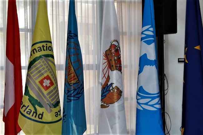 universum academy bandiere