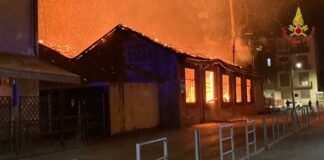 Torino, incendio di una falegnameria dismessa a Ciriè incendio falegnameria torino