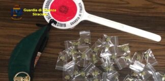 GdF Siracusa, sorpreso mentre vendeva droga: arrestato un pusher droga sequestrata siracusa