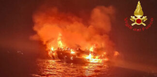 Nuoro, incendio di un’imbarcazione: tratte in salvo 4 persone nuoro imbarcazione a fondo