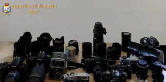 Bari, sequestrata e restituita collezione di macchine fotografiche rubata collezione macchine fotografiche
