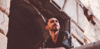 “Mondi opposti”, Chriss: un viaggio astratto alla ricerca di sogni e certezze mondi opposti il nuovo singolo chriss