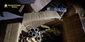 Gdf Salerno, maxi sequestro di fuochi d’artificio non a norma 29122021 botti illegali