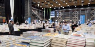 Libri, il 17% degli italiani legge solo su smartphone e online fiera libro