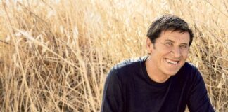 Gianni Morandi a Sanremo 2022 con il brano “Apri tutte le porte” gianni morandi