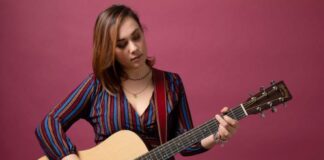 “Qualcuno che ti vuole bene” è il nuovo singolo di Giulia Pratelli giulia pratelli con chitarra