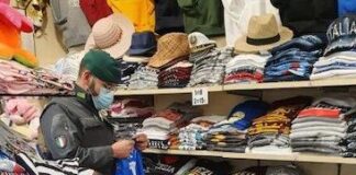 Venezia, sequestrati capi di abbigliamento contraffatti gdf venezia sequestro capi