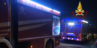 Incendio di autovettura in un garage a Lavagno, le operazioni dei VdF incendio garage verona