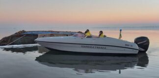 Peschereccio affondato in laguna, l’intervento della GdF di Chioggia pescereccio affondato