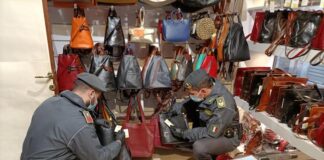 Venezia, maxi sequestro di borse in pelle: segnalate 9 persone sequestro borse in pelle