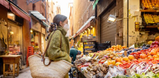 Retail: aumentano le compravendite, tiene ancora il negozio di vicinato