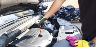 Revisioni auto 2021: i dati della spesa per gli italiani controllo olio auto