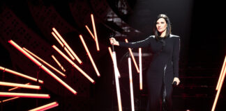 Show nello show della Pausini a Sanremo 2022: ecco perchè laura pausini laccio