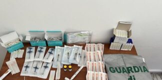 Lucca, scoperto falso chirurgo estetico dalla Guardia di Finanza materiale medico sequestrato