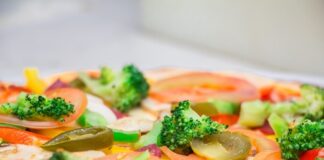 Ricetta per una pizza leggera fatta in casa: ecco come realizzarla pizza verdura